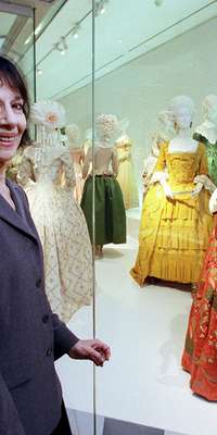 Anne Hollander, American historian of fashion., dies at age 83